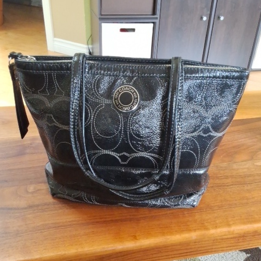 H1298-F19198 Coach Black Tote Bag